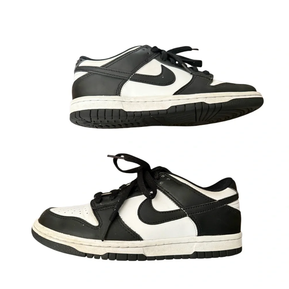 Nike Youth Panda Dunks Classic Black and White SneakersSize 4.5